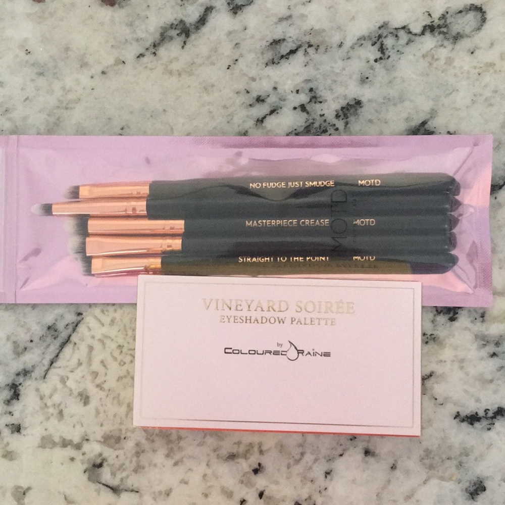 5 piece eye brush set and eyeshadow palette